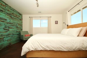 2 bedrooms, iron/ironing board, WiFi, bed sheets - Mayfair House - 4 Minutes to National Park! (Twentynine Palms)