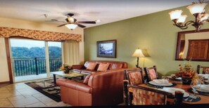 Una televisión, una chimenea