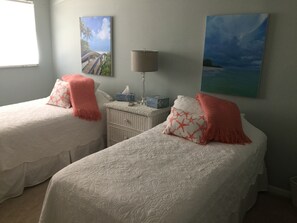 2 slaapkamers, een strijkplank/strijkijzer, wifi, beddengoed