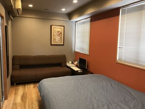 Queen Bed Room Non Smoking Check-in 12-7pm Must contact arrival time | Desk, free WiFi - Career Corporation (Osaka)