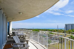 Outdoor dining - Hardwood floors & private balcony overlooking lagoon pool! (Destin)