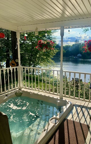 Vista al lago viviendo en Lakeview Manor