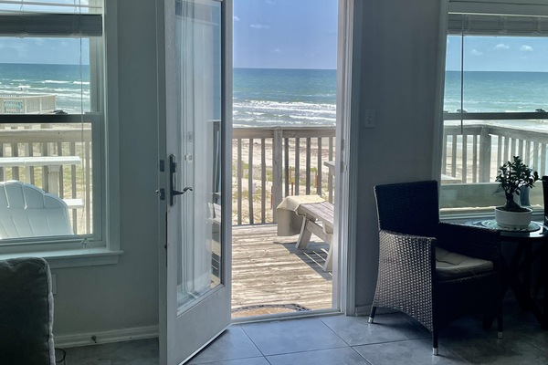 Smart TV, reproductor de DVD, libros, videoteca