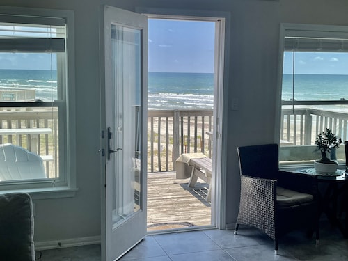 Beachfront Paradise of Texas 4br 3 1/2 baths