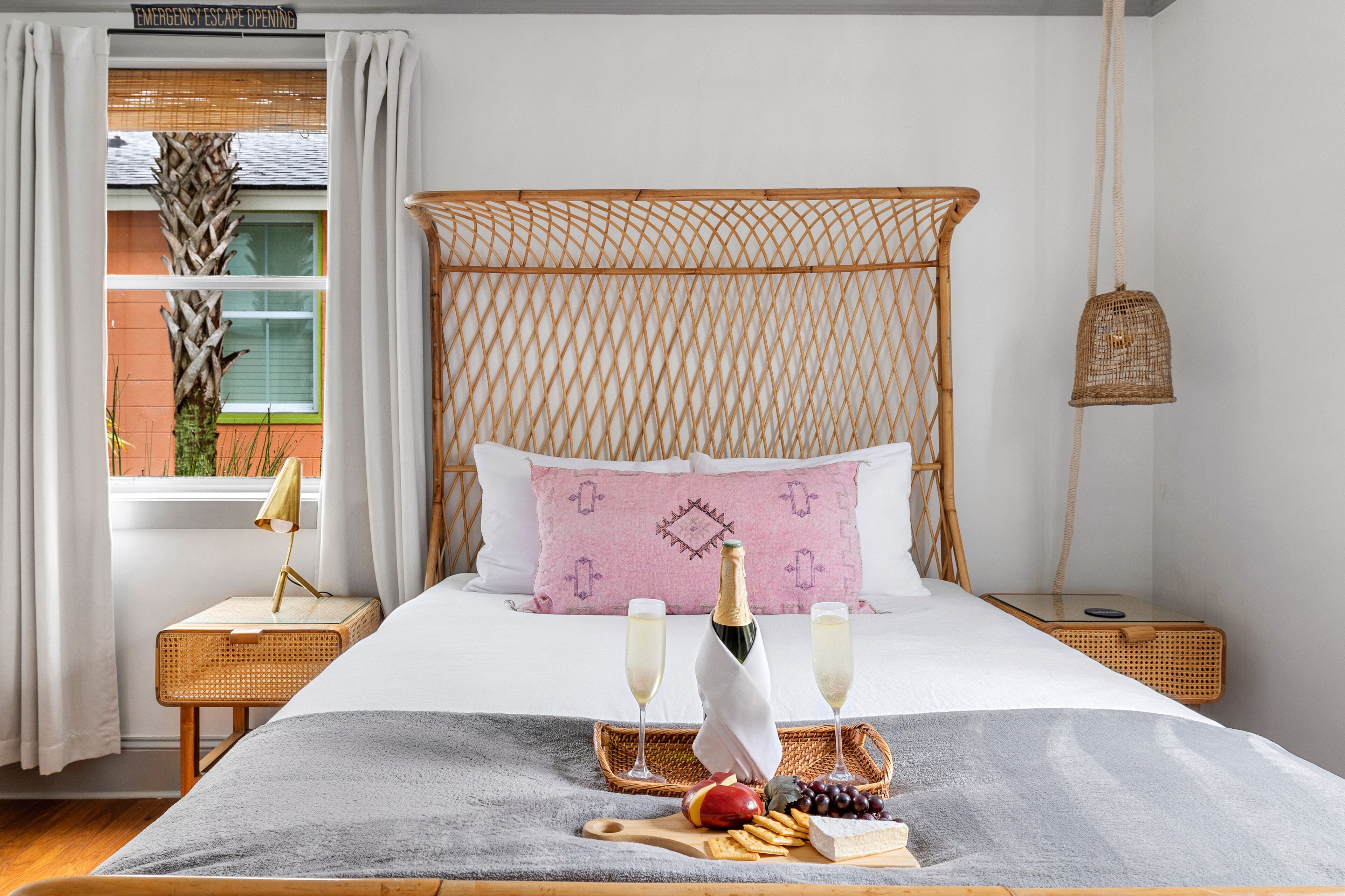 2 عدّة غرف نوم ومكواة/لوح كي وإنترنت مجاني