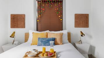 2 bedrooms, iron/ironing board, free internet