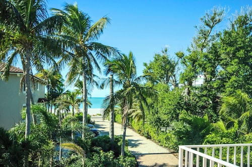 Luxury 5BR Gulf-View Home with Private Pool, Spa & High-Tech Entertainment