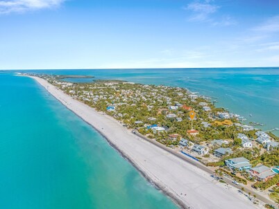 Luxury 5BR Gulf-View Home with Private Pool, Spa & High-Tech Entertainment
