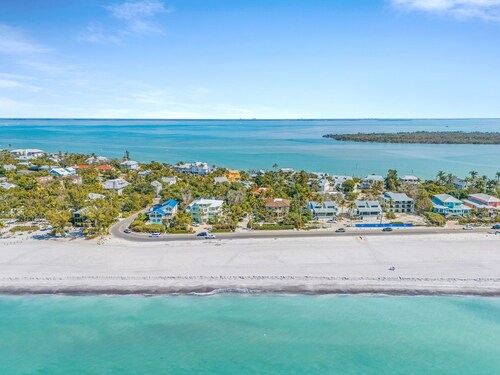 Luxury 5BR Gulf-View Home with Private Pool, Spa & High-Tech Entertainment
