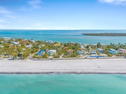 Luxury 5BR Gulf-View Home with Private Pool, Spa & High-Tech Entertainment