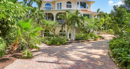 Luxury 5BR Gulf-View Home with Private Pool, Spa & High-Tech Entertainment