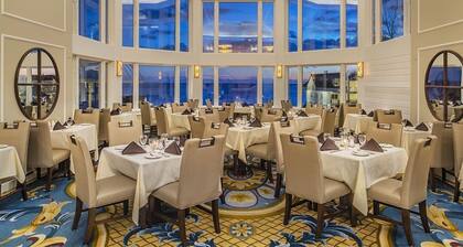 Water's Edge Resort and spa w indoor and outdoor pool and beach. Condo Sleeps 6