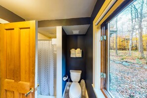 Articles de toilette gratuits, sĂšche-cheveux, serviettes fournies
