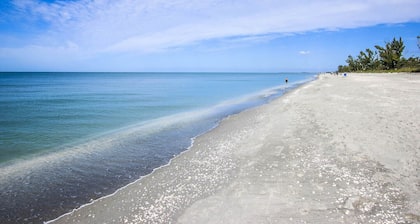 Sol Mate Beachfront 6 makuuhuoneen / 4 kylpyhuoneen talo