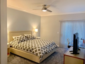Room - Close to the Strip, T- Mobile arena, and Allegiant Stadium. (Las Vegas)