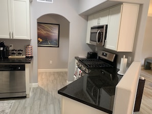 Private kitchen - Close to the Strip, T- Mobile arena, and Allegiant Stadium. (Las Vegas)
