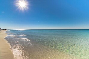 On the beach, sun loungers, beach towels - Beachfront condo - 2 bd, 2 ba with a loft just steps away from the sand (Fort Walton Beach)