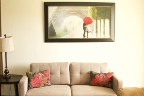 Smart TV - ❂ CASA DE PEDRO Private 2 bedroom villa.  FREE WIFI & FREE PARKING ❂ (Mangilao)
