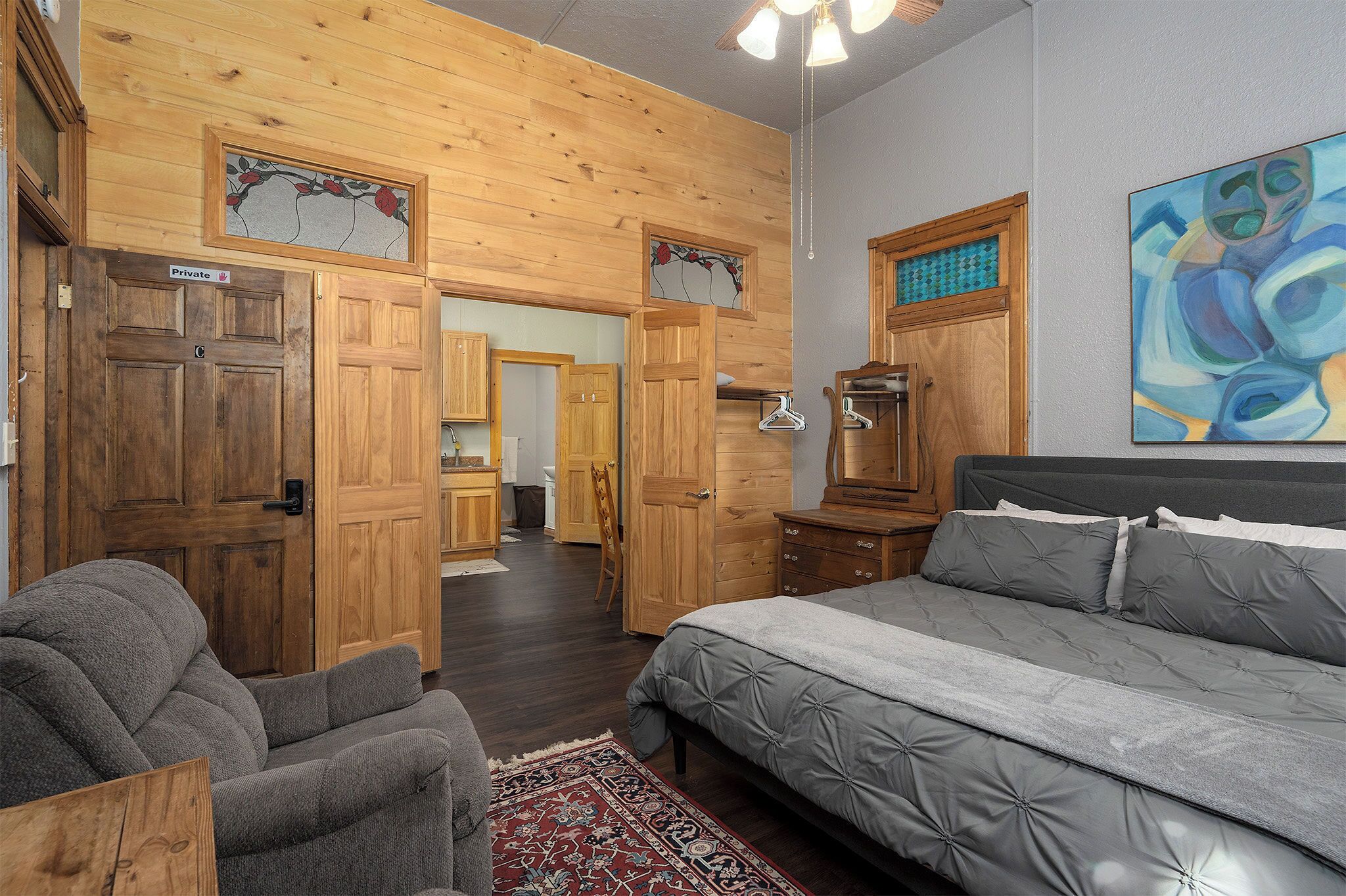 1 多间卧室、熨斗/熨衣板、免费 WiFi、床单