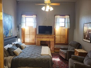 1 habitación, tabla de planchar con plancha, wifi gratis y ropa de cama 