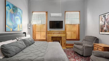 1 habitación, tabla de planchar con plancha, wifi gratis y ropa de cama