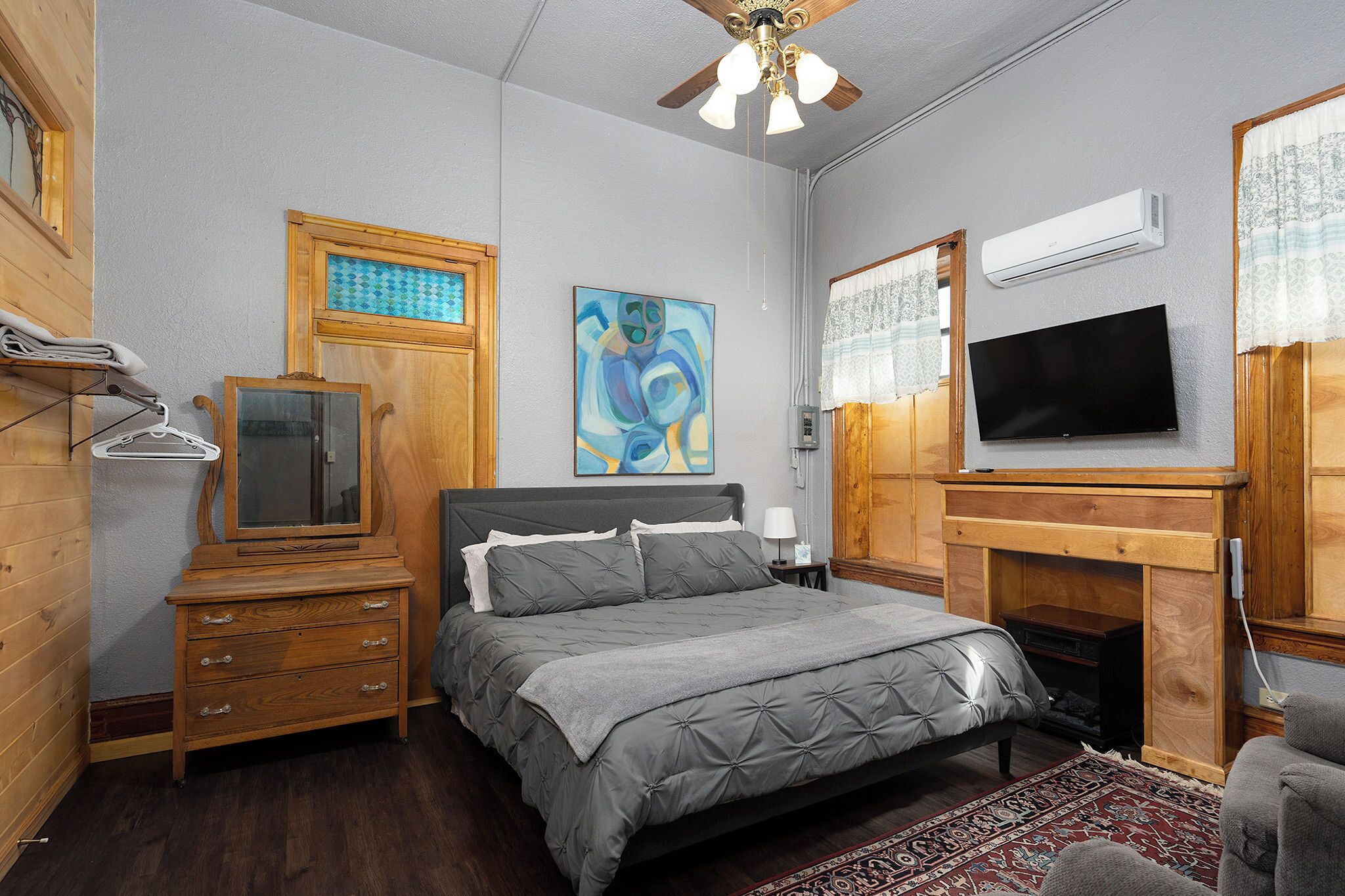 1 habitación, tabla de planchar con plancha, wifi gratis y ropa de cama 