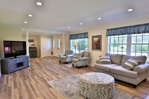 Télévision, table de tennis de table