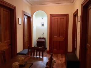 Dining - Gorgeous upper quiet Victorian apartment. Golfers. Walkers. Lovely views! (Crieff)