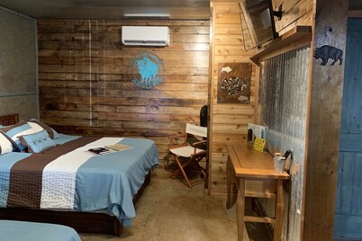 5 Cabins at The Lazy Buffalo, Wichita Mountains Cache Lawton Fort Sill sleeps 16