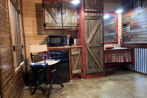 Interior - 5 Cabins at The Lazy Buffalo, Wichita Mountains Cache Lawton Fort Sill sleeps 16 (Cache)
