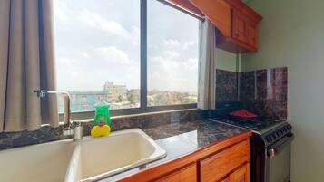 KĂŒhlschrank, Mikrowelle, Ofen, Herdplatte