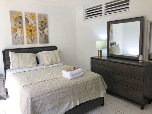 The entire guest house Santa Rita