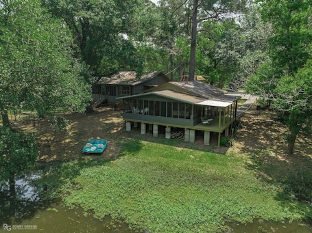 Exterior. Emerald Point - Lakefront cabin with fireplace, firepit, Kayaks & Canoes!