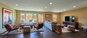 Vineyard Dreams: Maison de vacances du milieu du siècle dans le centre du comté de vin de l'Oregon