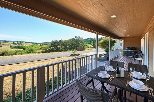 Vineyard Dreams: 3 Bed/3 Bath Executive Stay Home