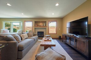 Smart-TV, peis, fotballspill og bordtennis