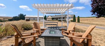 Vineyard Dreams: Executive Stay Rental in the center of Oregon Wine County