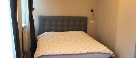 2 dormitorios, tabla de planchar con plancha, Internet