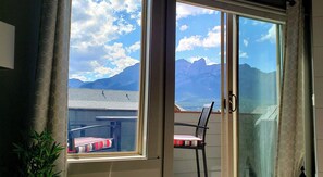 Interior - Canadian Rockies hideaway loft in Canmore, Alberta! (Canmore)