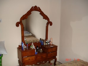 2 bedrooms, iron/ironing board, bed sheets
