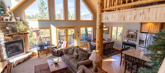 Lakeside Mountain Retreat with HOT TUB!