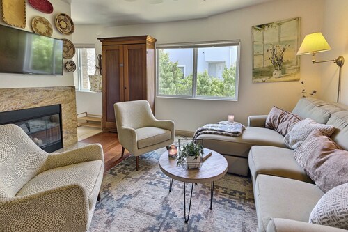 Charming OB beach condo, steps to the beach, listen to the waves crash