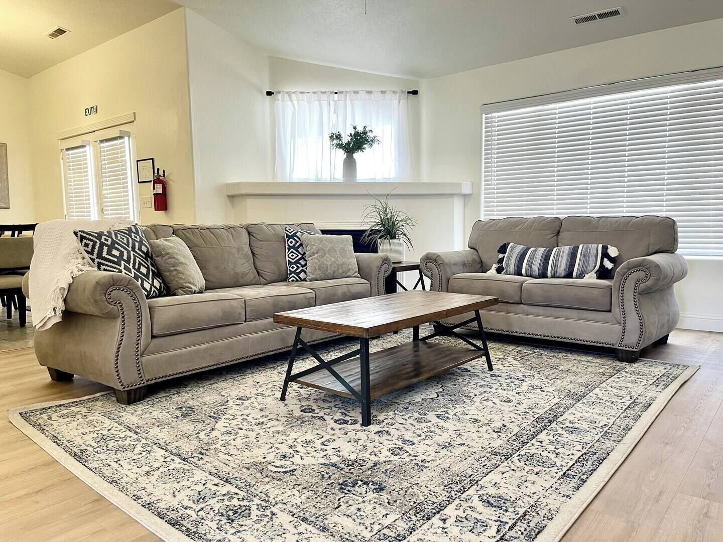 Smart TV, fireplace, offices