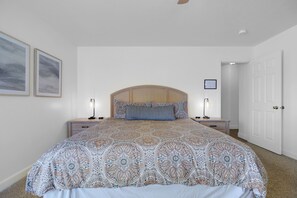 5 habitaciones, tabla de planchar con plancha y cuna de viaje