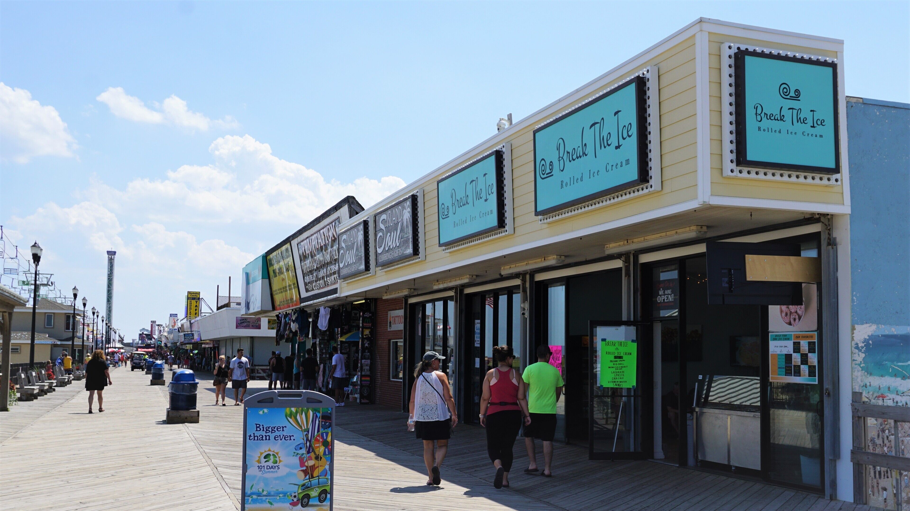 A boardwalk with shops, including 'Break The Ice' and 'Island Soul'.