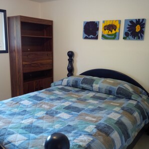 2 bedrooms, desk, iron/ironing board, free WiFi - A true lakefront retro cottage with a mountain view. Pet and kid friendly! (Mission)