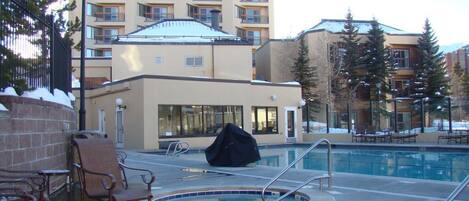 Piscine extérieure, piscine chauffée