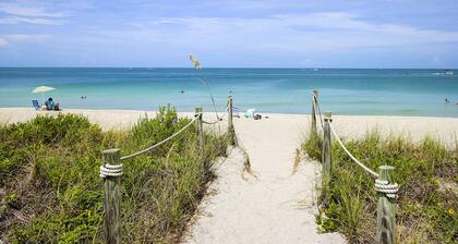 Beachfront 2BR Cottage with King Suite, Stunning Views & Pet-Friendly Option