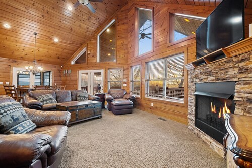 Bottoms Up double deck dock w/ slide, hot tub, near famous 'jumping bridge'