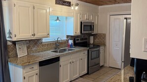 Coffee/tea maker, fridge, microwave, oven - Cozy Cottage near the lake (Big Lake, LA) (Lake Charles)